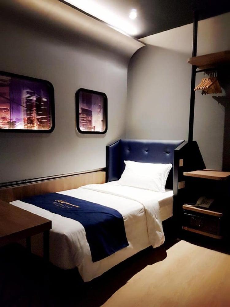 Manhattan Business Hotel Ttdi Куала-Лумпур Экстерьер фото