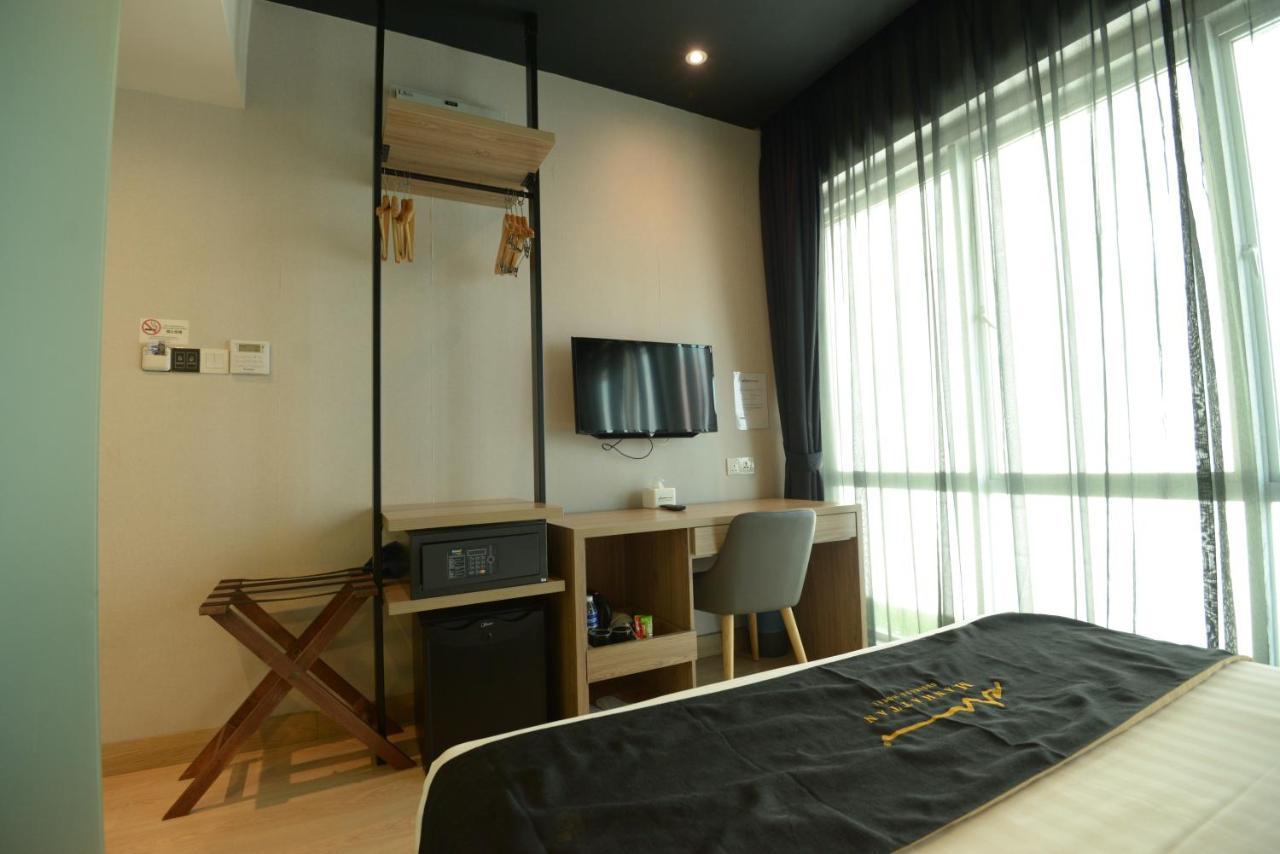 Manhattan Business Hotel Ttdi Куала-Лумпур Экстерьер фото